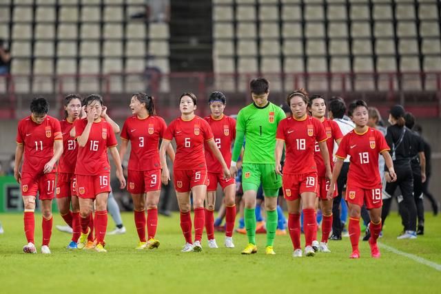 【比赛焦点瞬间】第7分钟，斯图加特任意球制造杀机，随后约沙险些敲开勒沃库森的大门。